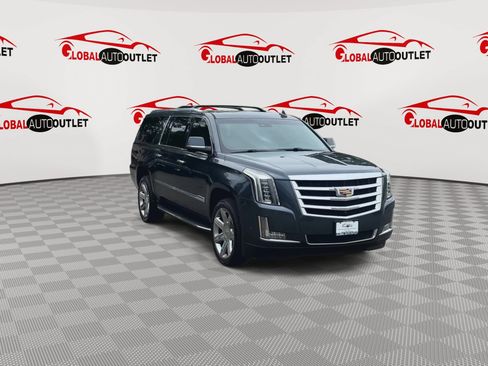 Used 2019 Cadillac Escalade ESV Luxury AWD/4WD image 2
