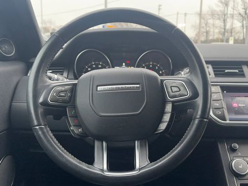 Used 2018 Land Rover Range Rover Evoque SE Premium image 13