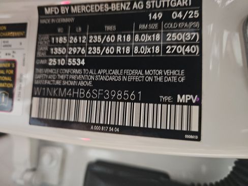 Used 2025 Mercedes-Benz GLC 300 4MATIC image 33