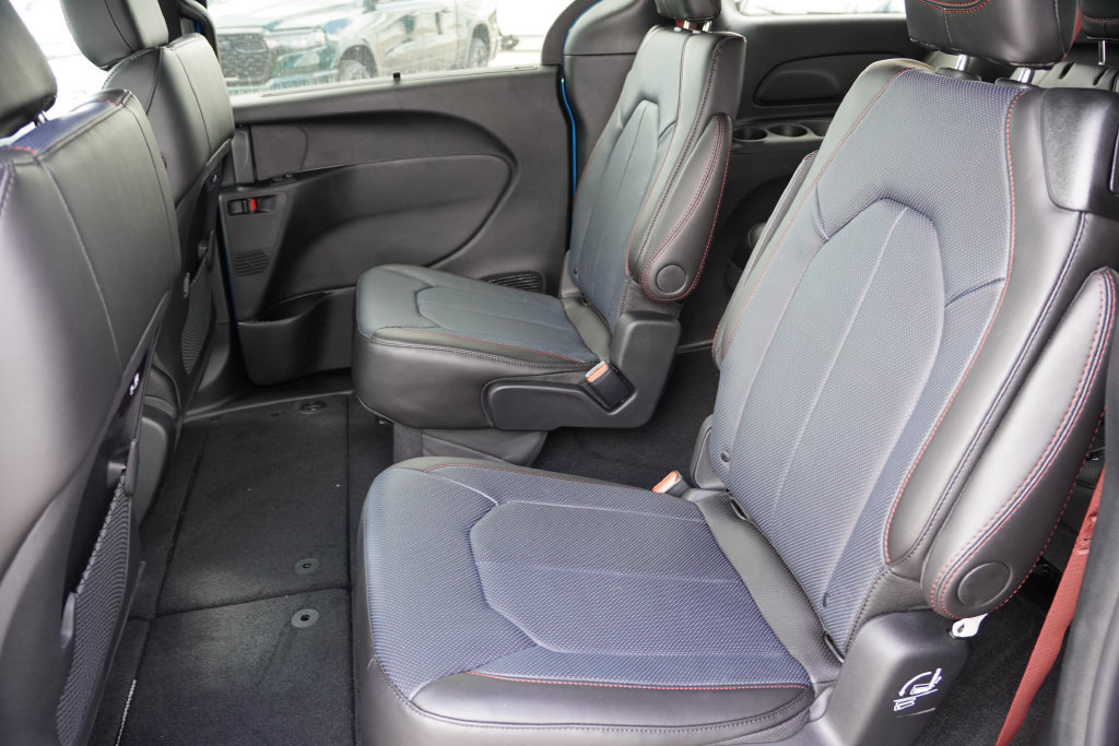 New 2027 Chrysler Pacifica Select AWD/4WD image 12