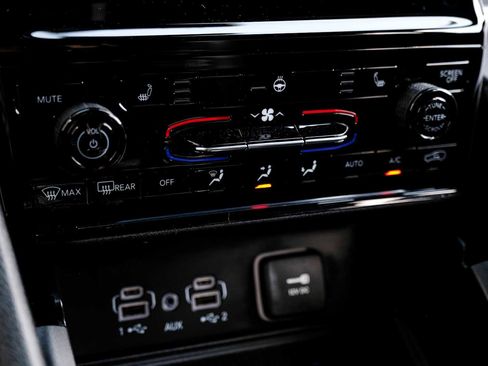 Used 2023 Jeep Grand Cherokee L Laredo image 24