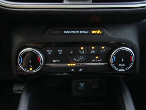 Used 2022 Ford Escape SE w/ SE Sport Appearance Package FWD image 37