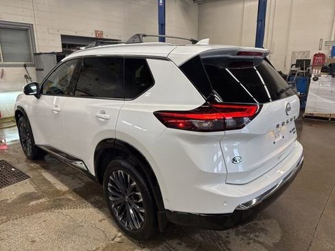 Used 2024 Nissan Rogue Platinum image 4