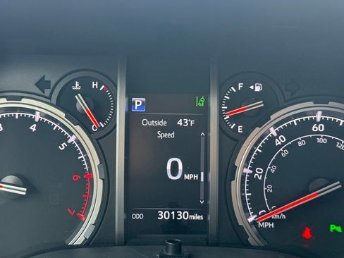 Used 2022 Toyota 4Runner Limited image 10