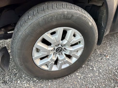 Used 2024 Nissan Frontier SV w/ SV Convenience Package image 12