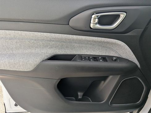 New 2026 Jeep Compass Latitude image 14