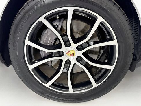Used 2024 Porsche Cayenne Coupe AWD/4WD image 32