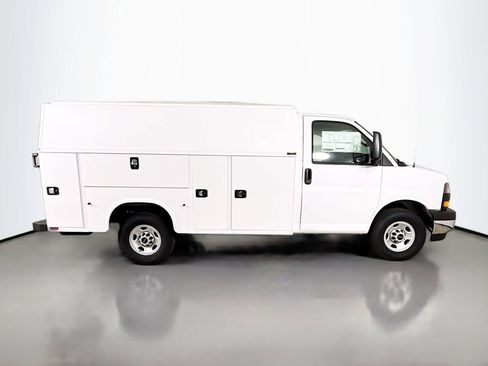 New 2025 GMC Savana 3500 w/ Power Convenience Package image 9