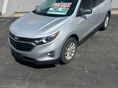Used 2018 Chevrolet Equinox LS FWD image 2