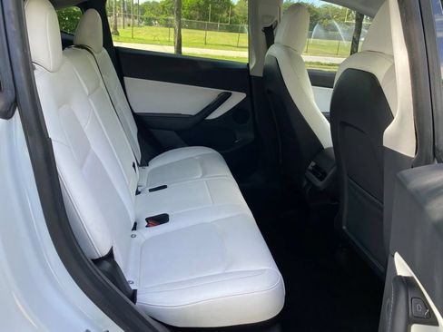 Used 2022 Tesla Model Y Long Range AWD/4WD image 19