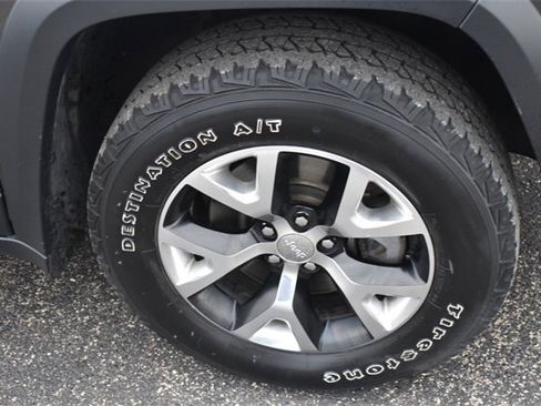 Used 2016 Jeep Cherokee Trailhawk w/ Comfort/Convenience Group image 11