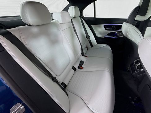 Used 2025 Mercedes-Benz C 300 4MATIC Sedan image 28