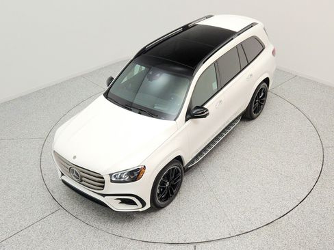 New 2026 Mercedes-Benz GLS 580 4MATIC image 9