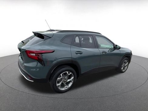 Used 2025 Chevrolet Trax LT w/ LT Convenience Package image 15