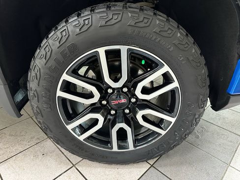 Certified 2023 GMC Sierra 1500 AT4 w/ AT4 Premium Package AWD/4WD image 17