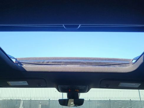 Used 2023 Chevrolet Traverse Premier image 41