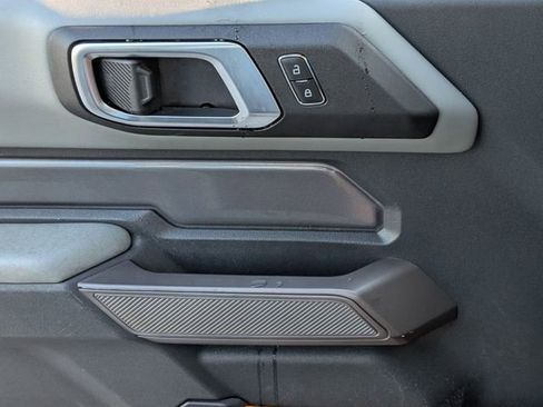 Used 2023 Ford Bronco Badlands image 19