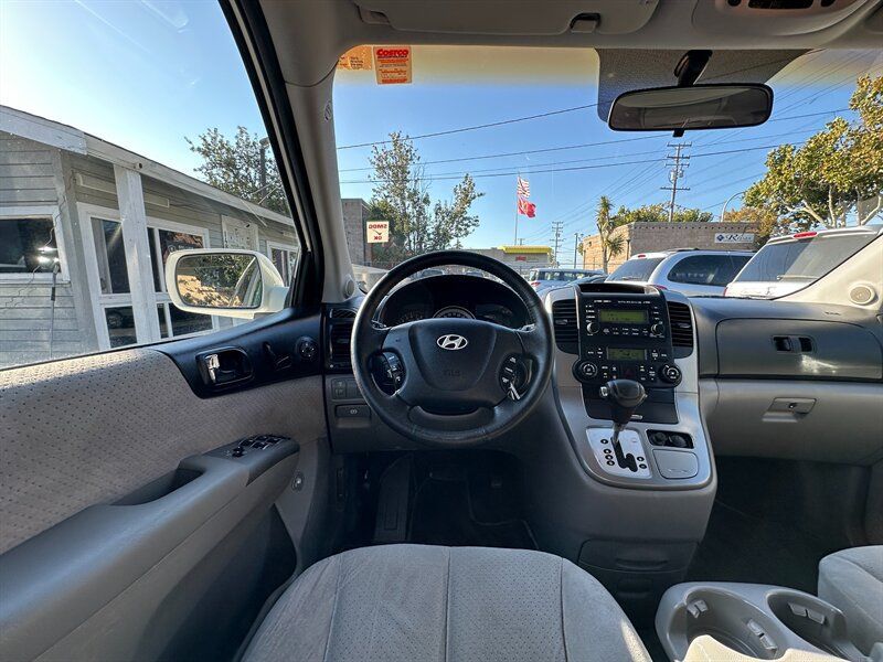 Used 2008 Hyundai Entourage GLS FWD image 16
