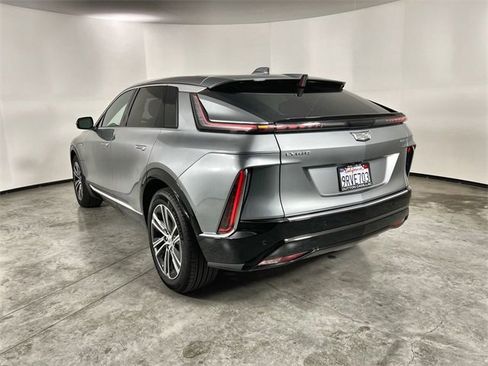 Used 2025 Cadillac Lyriq Luxury image 6