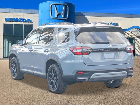 New 2025 Honda Pilot Touring image 2