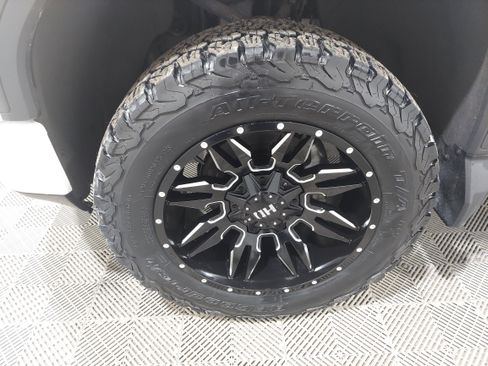 Used 2019 GMC Sierra 1500 AT4 w/ Off Road Performance Package AWD/4WD image 7