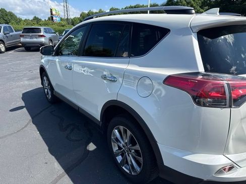 Used 2018 Toyota RAV4 Limited FWD image 8