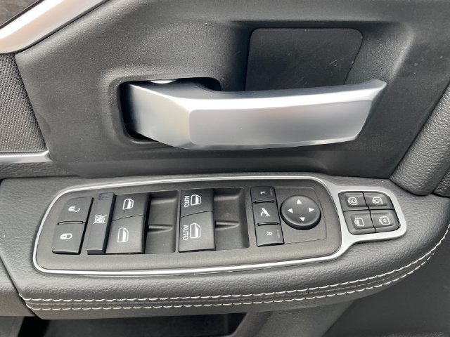 Used 2024 RAM 2500 Big Horn w/ Sport Appearance Package AWD/4WD image 27