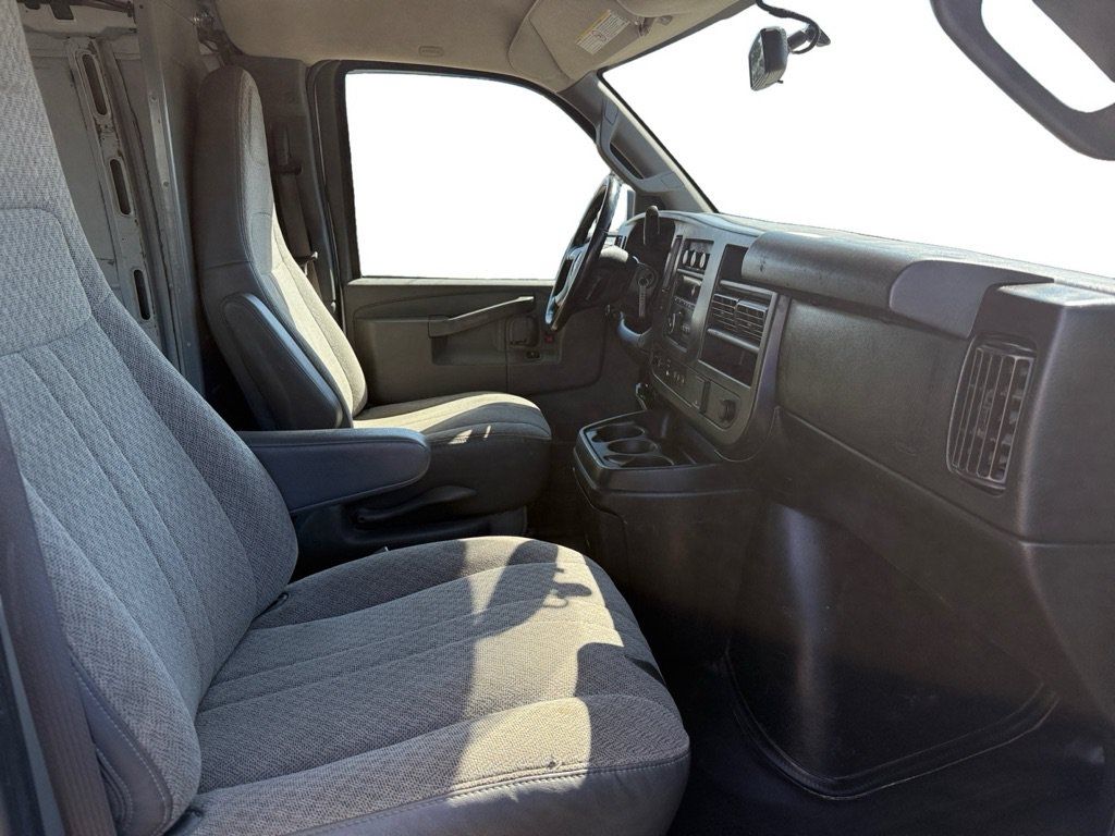Used 2018 GMC Savana 2500 w/ Driver Convenience Package RWD image 10