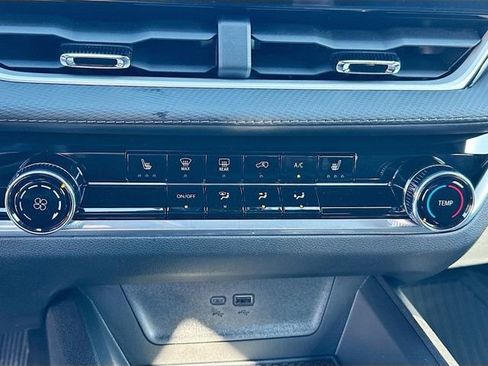 New 2026 Chevrolet Equinox LT w/ Convenience Package II image 21