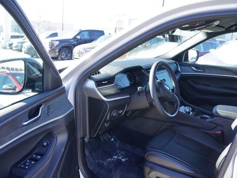 New 2025 Jeep Grand Cherokee Limited w/ Trailer Tow Package image 10