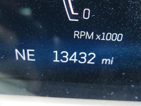 Used 2024 Cadillac XT4 Premium Luxury image 12