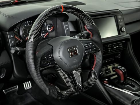 Used 2018 Nissan GT-R Premium AWD/4WD image 25