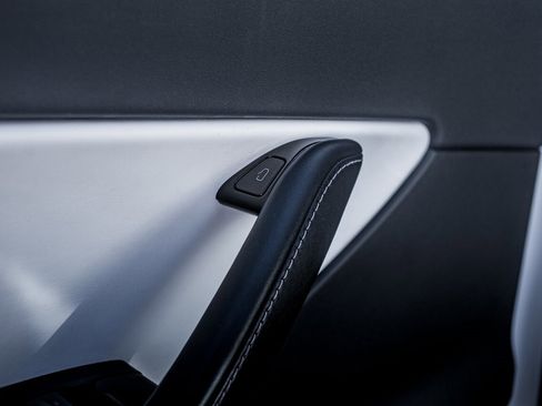 Used 2020 Tesla Model Y Long Range image 15