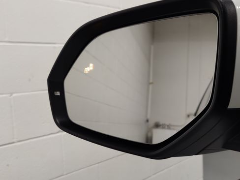 Used 2025 Volkswagen Atlas Cross Sport SEL Premium R-Line image 23