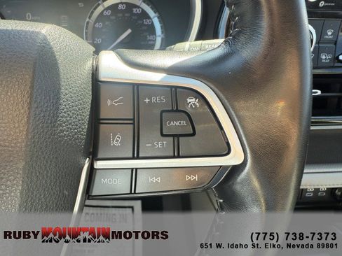 Used 2022 Toyota Highlander XLE image 15