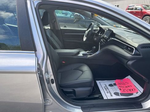 Used 2023 Toyota Camry SE FWD image 4