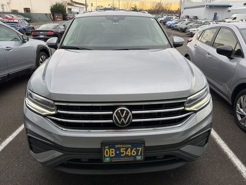 Used 2022 Volkswagen Tiguan SE image 3