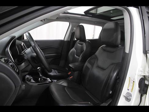 Used 2019 Jeep Compass Limited AWD/4WD image 5