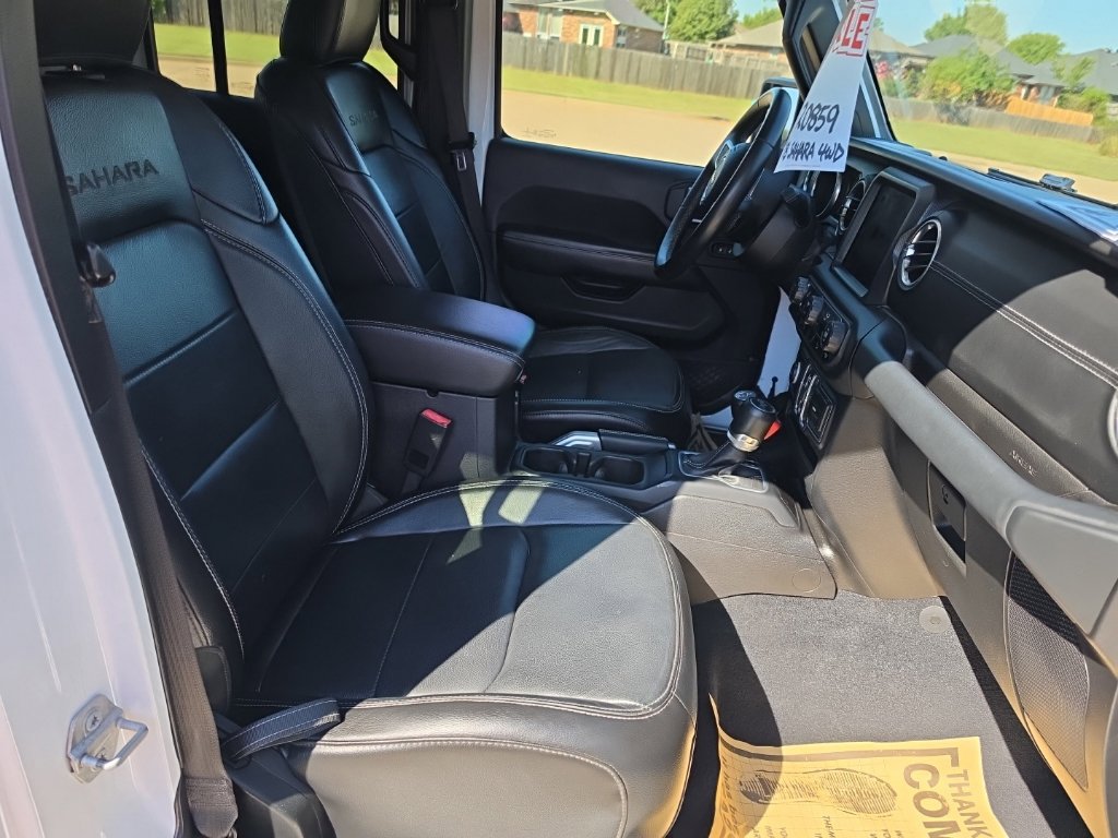 Used 2018 Jeep Wrangler Unlimited Sahara AWD/4WD image 19