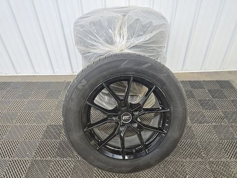 Used 2023 Chrysler Pacifica Pinnacle FWD image 14