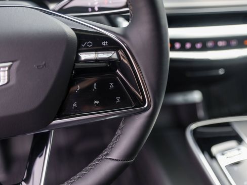 Used 2025 Cadillac Lyriq Luxury image 12