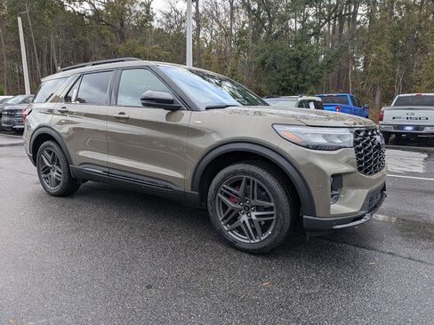 New 2026 Ford Explorer ST-Line w/ ST-Line Street Pack RWD image 2