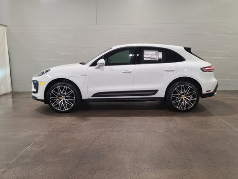 New 2026 Porsche Macan image 2