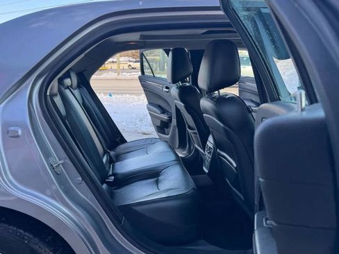 Used 2017 Chrysler 300 C image 19