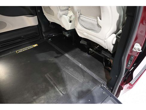 Used 2021 Chrysler Voyager Lxi FWD image 19