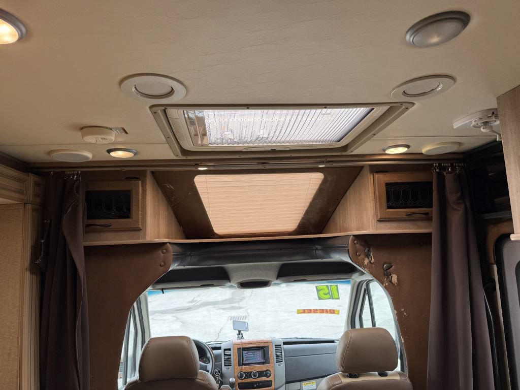 Used 2014 Mercedes-Benz Sprinter 3500 image 81