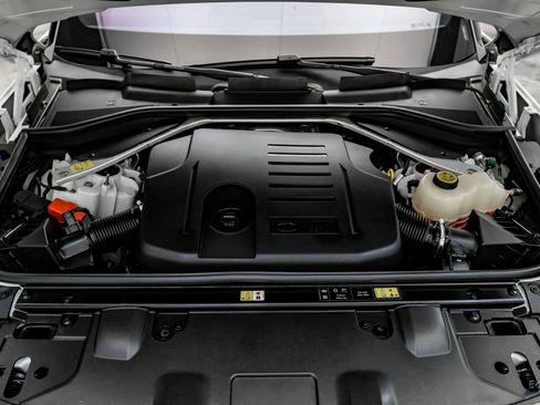 Used 2023 Land Rover Range Rover SE image 3