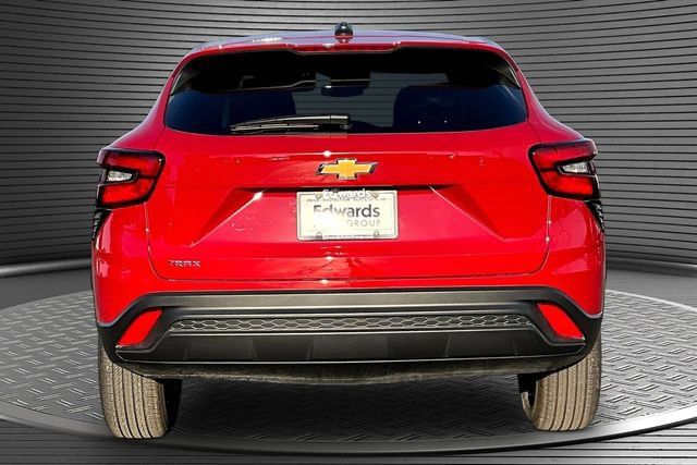 Used 2026 Chevrolet Trax LS FWD image 5