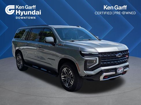 Used 2025 Chevrolet Suburban Z71 AWD/4WD image 1