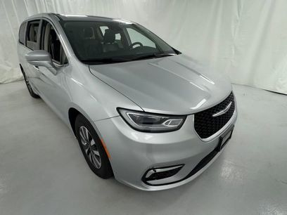 Used 2022 Chrysler Pacifica Touring-L